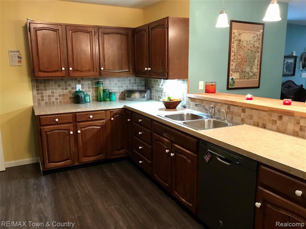 7227 Carpenter Road Flushing, MI 48433 - Photo 4 of 48
