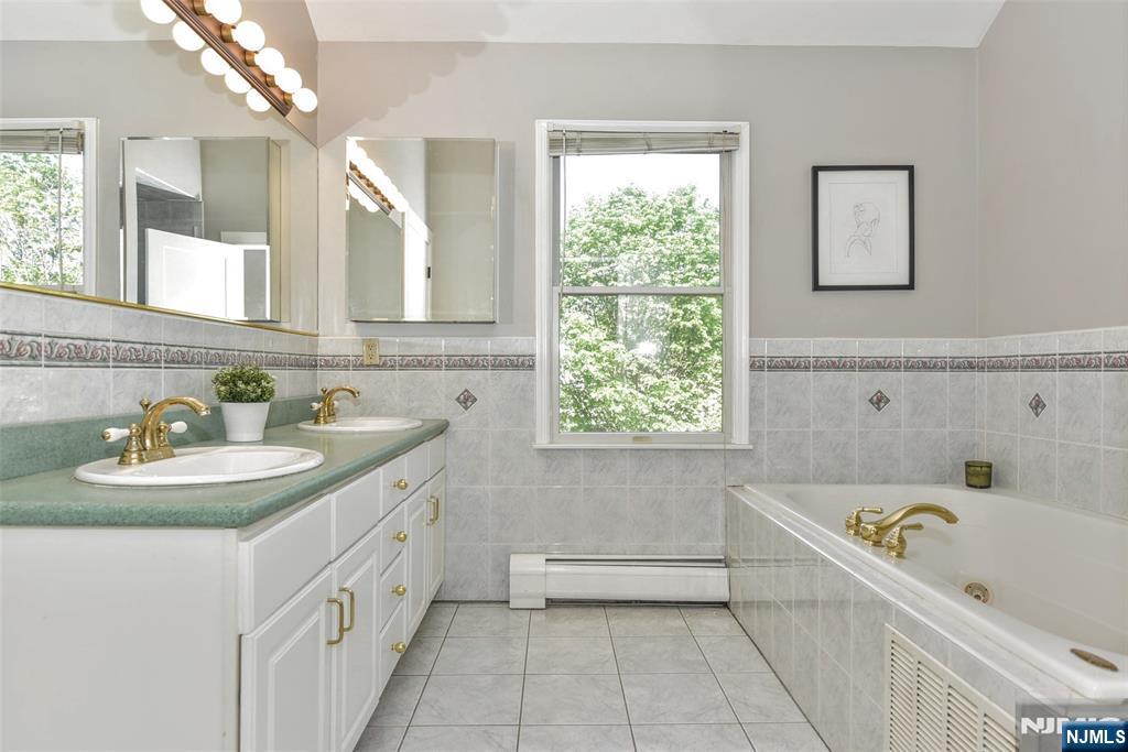 540 Burlington Street Paramus, NJ 07652 - Photo 20 of 34