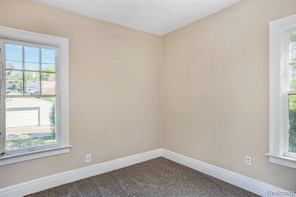 16321 East 9 Mile Road Eastpointe, MI 48021 - Photo 12 of 25