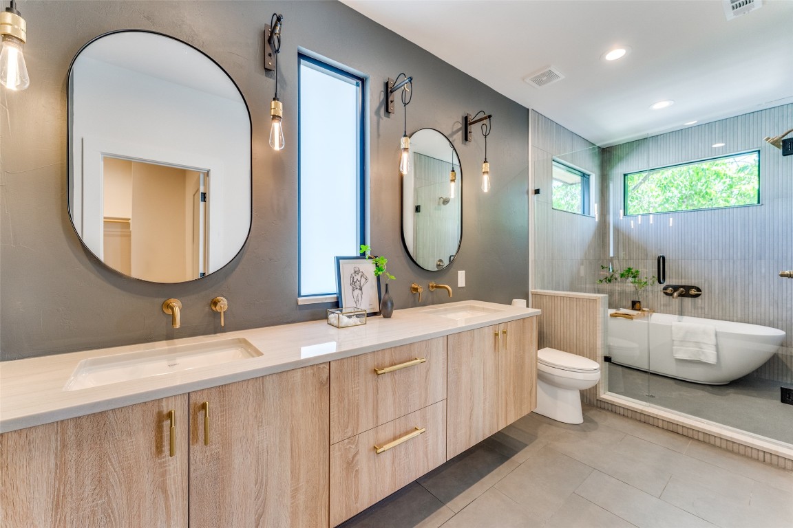 1901 Hamilton Avenue Austin, TX 78702 - Photo 19 of 28 a bathroom with a double vanity sink and a mirror