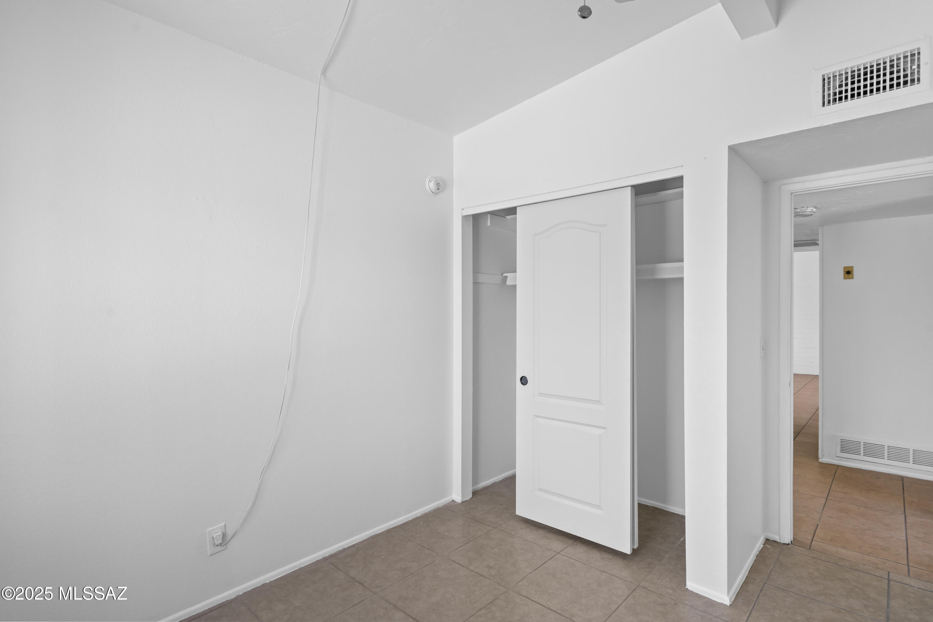 1926 West Saxony Road Tucson, AZ 85713 - Photo 26 of 26 a view of an empty room