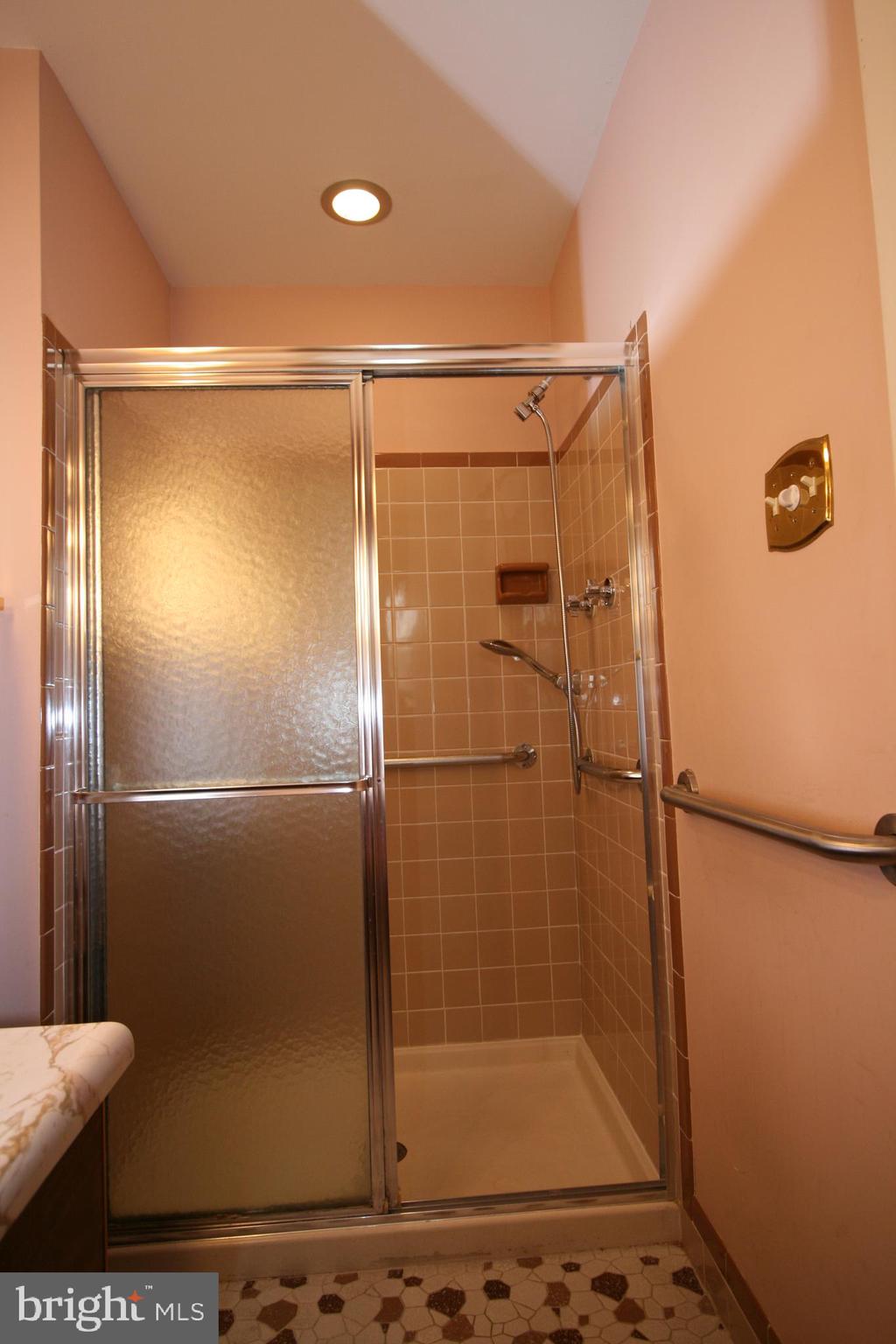 15 Hilltop Drive Cherry Hill, NJ 08003 - Photo 19 of 54 Main Bathroom