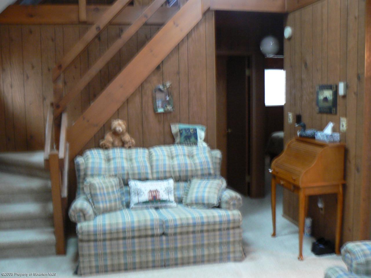 3198 Northgate Road Lake Ariel, PA 18436 - Photo 12 of 17 a living room with furniture