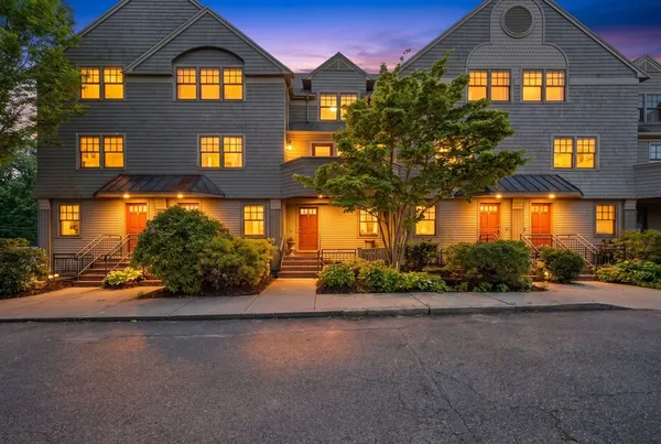 $705,000 | 27 West Street, Unit 11, Beverly, MA 01915