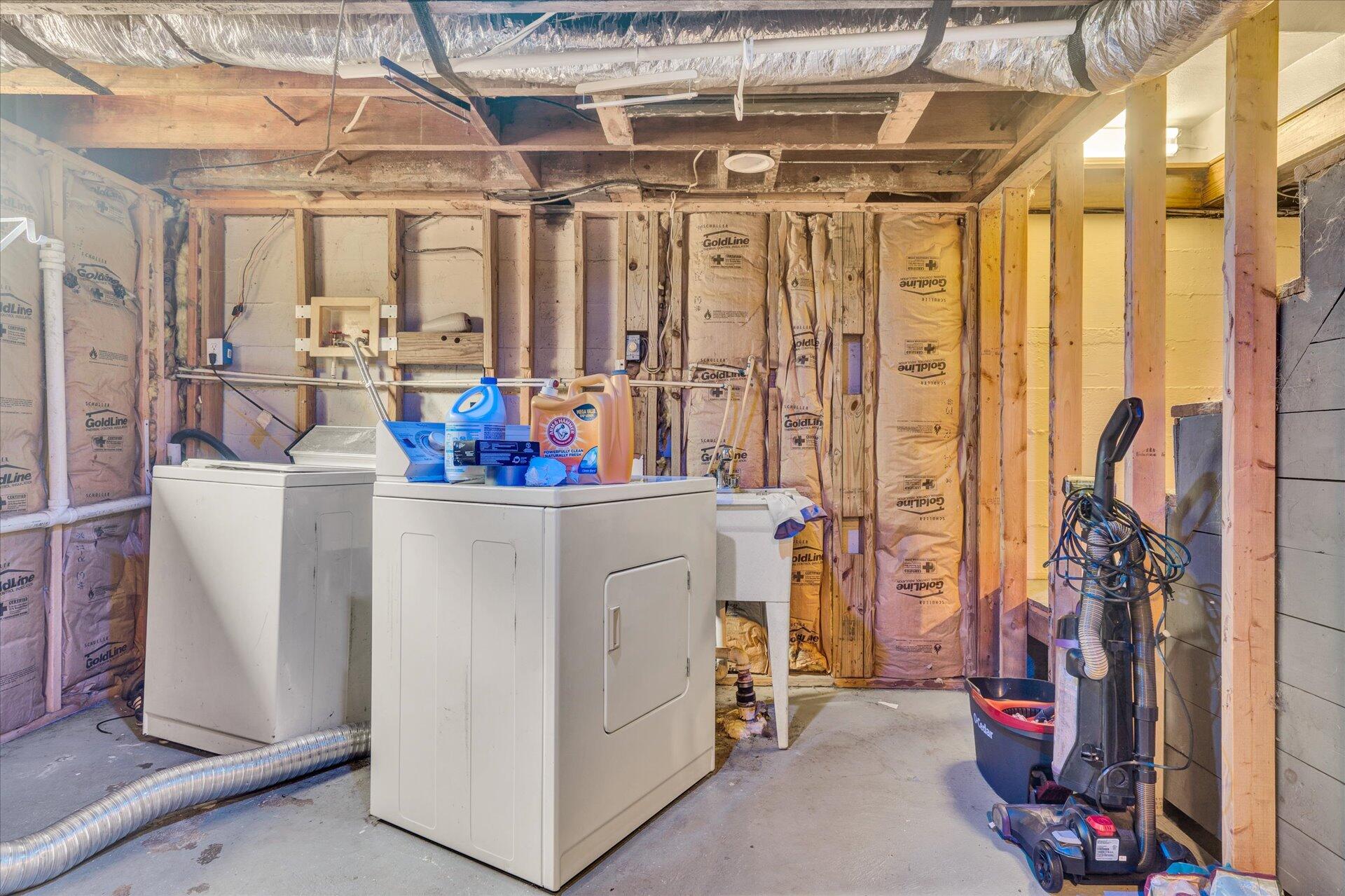 446 Liberty Road Northeast Roanoke, VA 24012 - Photo 20 of 24 Laundry lower level