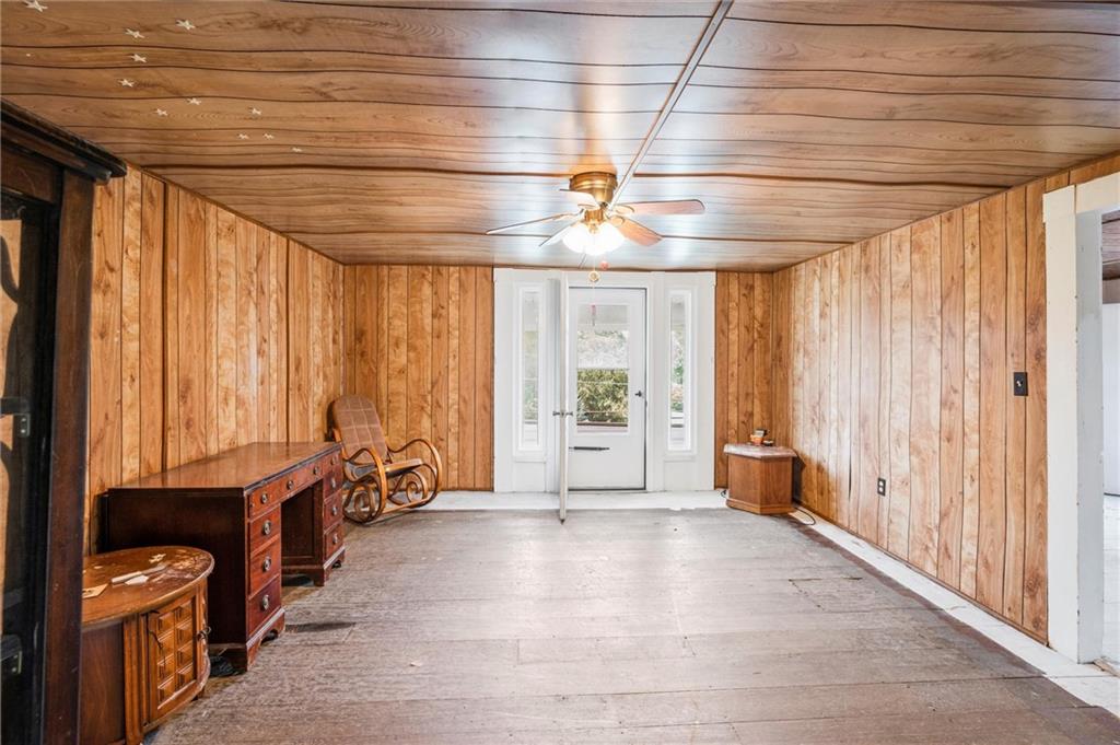 2789 Rutledge Road Transfer, PA 16154 - Photo 18 of 50 a view of a room with window and furniture