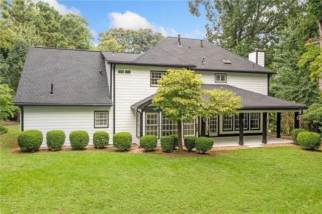 a view of a house with a backyard