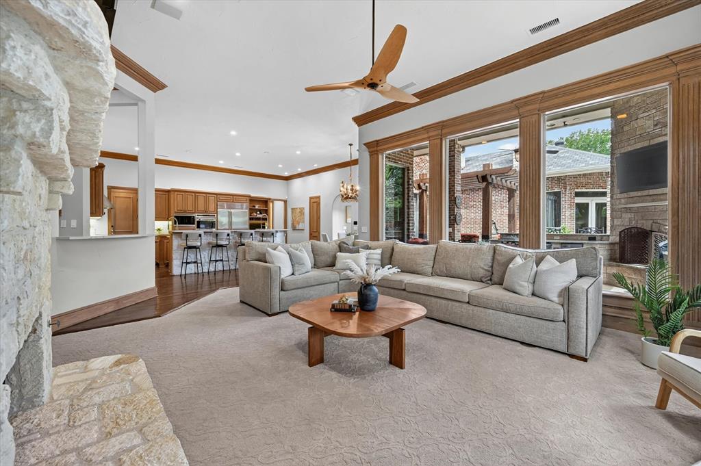 6416 Riverside Drive Plano, TX 75024 - Photo 14 of 35 Living room