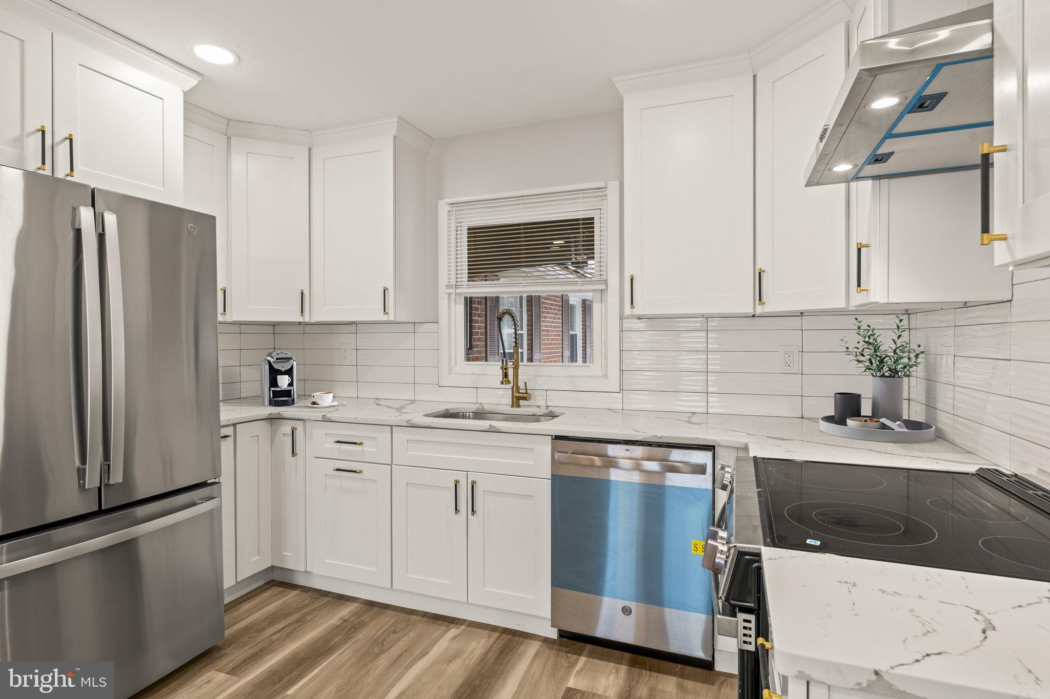 24 Pilgrim Lane Willingboro, NJ 08046 - Photo 19 of 40 a kitchen with a sink stove and refrigerator