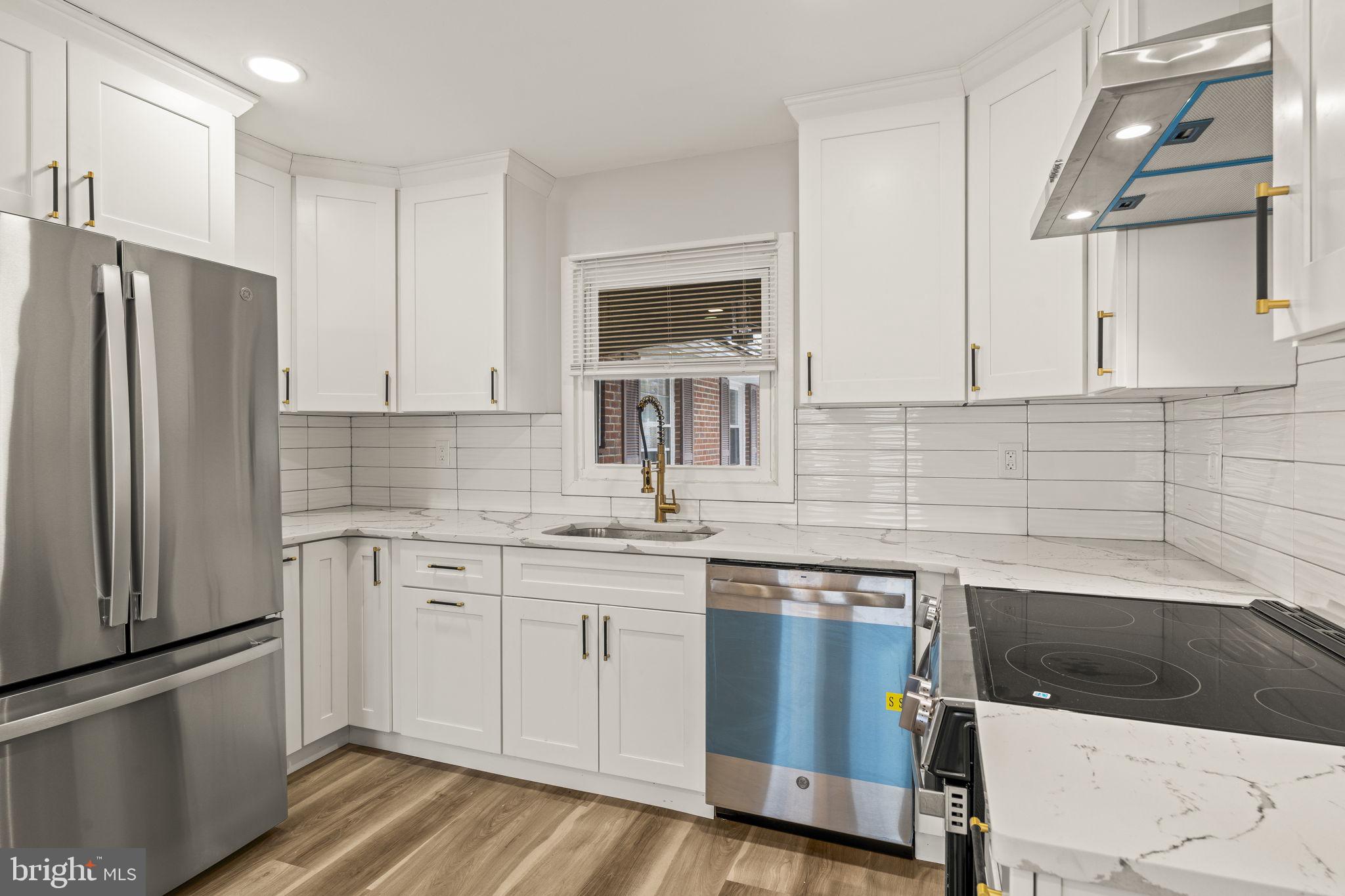 24 Pilgrim Lane Willingboro, NJ 08046 - Photo 20 of 40 a kitchen with a sink stove and refrigerator