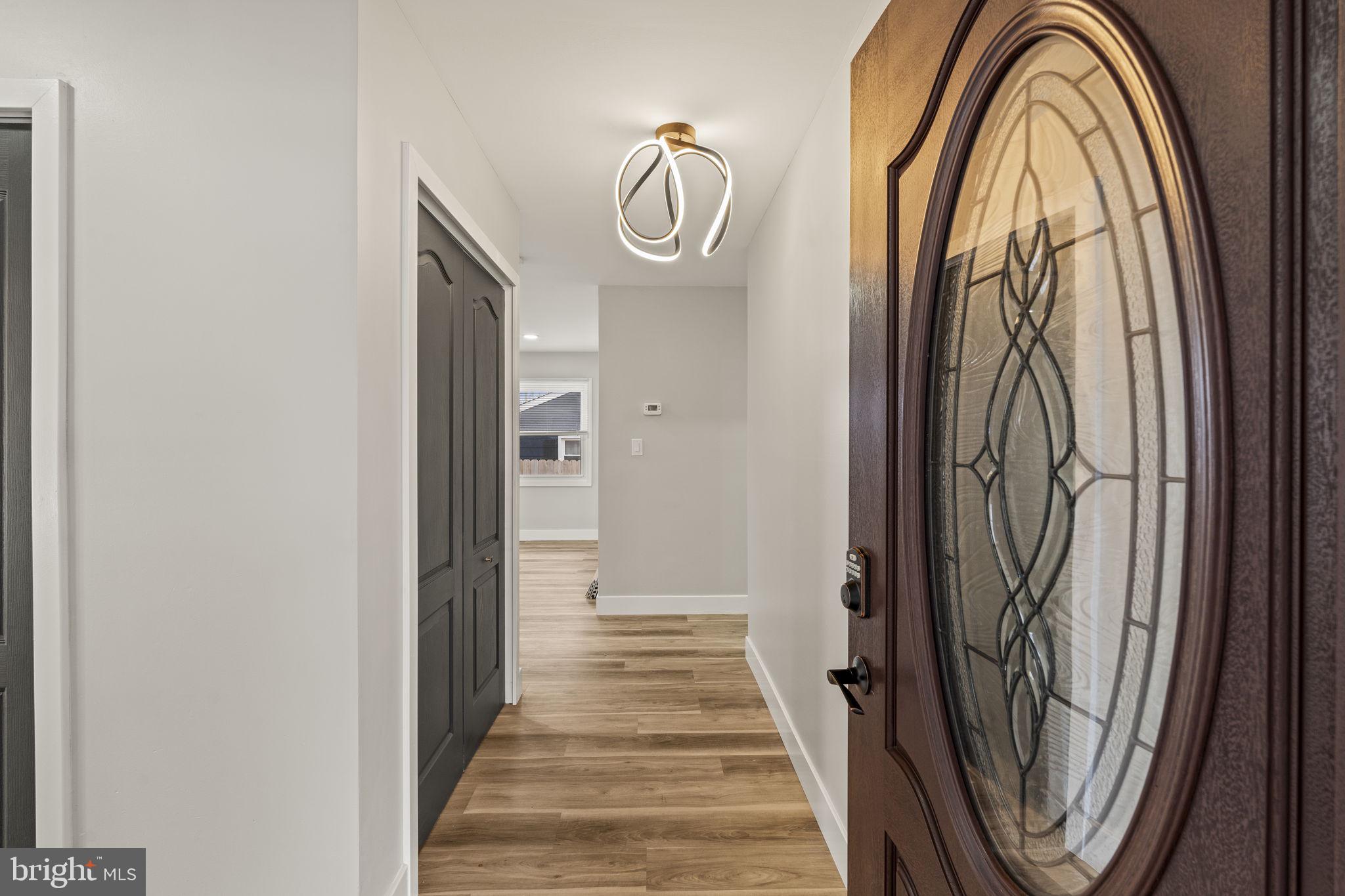 24 Pilgrim Lane Willingboro, NJ 08046 - Photo 3 of 40 a view of a entryway