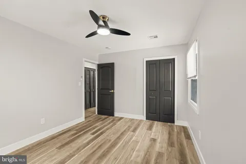 a view of a livingroom with a ceiling fan