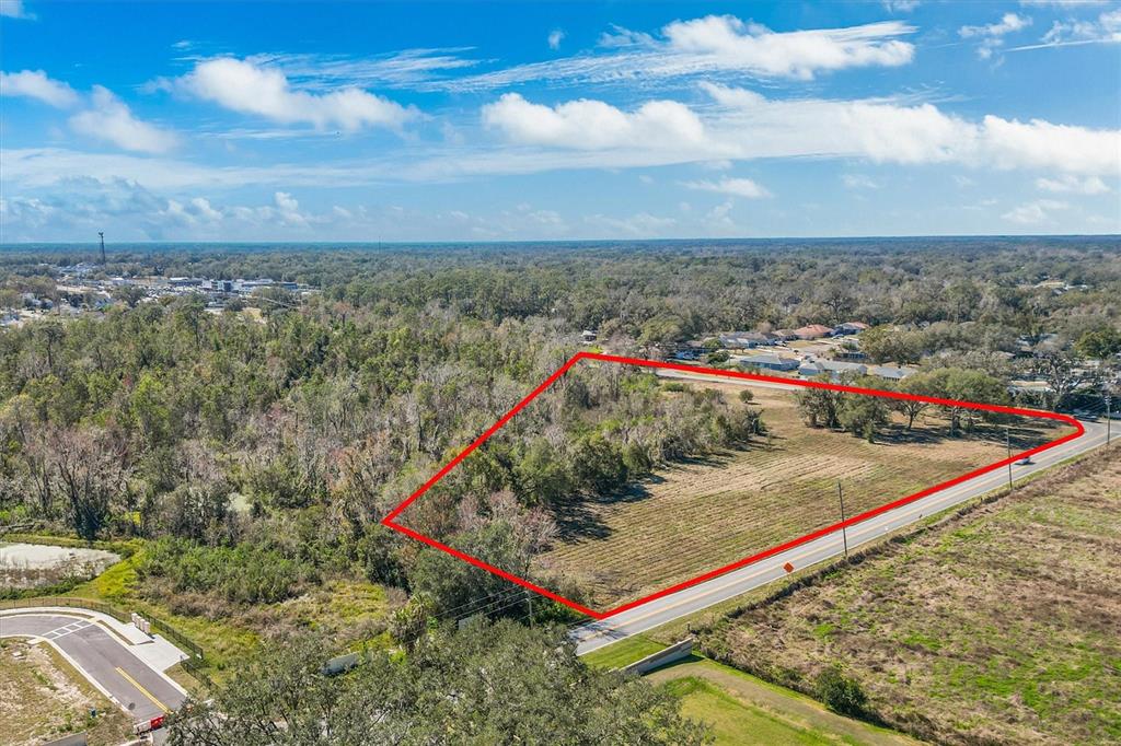 7835 Kathleen Road Lakeland, FL 33810 - Photo 4 of 10 a view of a yard with an outdoor seating