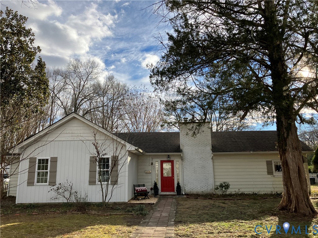 Welcome to 221 Henry Clay Road, winter view of who