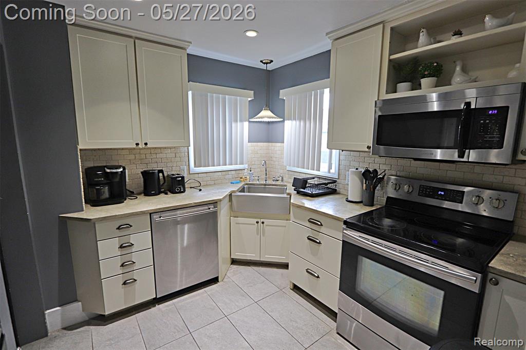 1149 Cambridge Road Berkley, MI 48072 - Photo 14 of 52