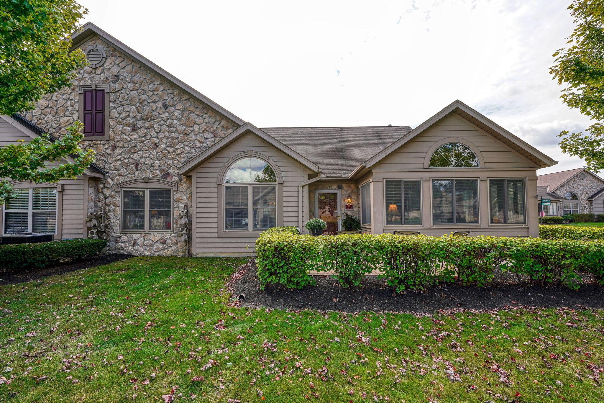 3732 Stoneway Point Powell, OH 43065 - Photo 2 of 43 Front yard