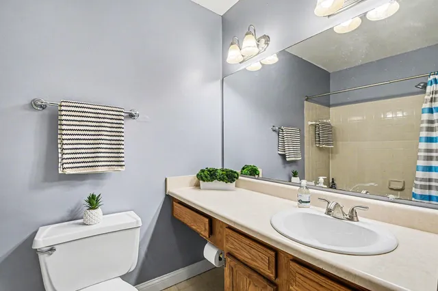 $180,000 | 3392 Devonwood Hills Northeast, Unit F, Grand Rapids, MI 49525