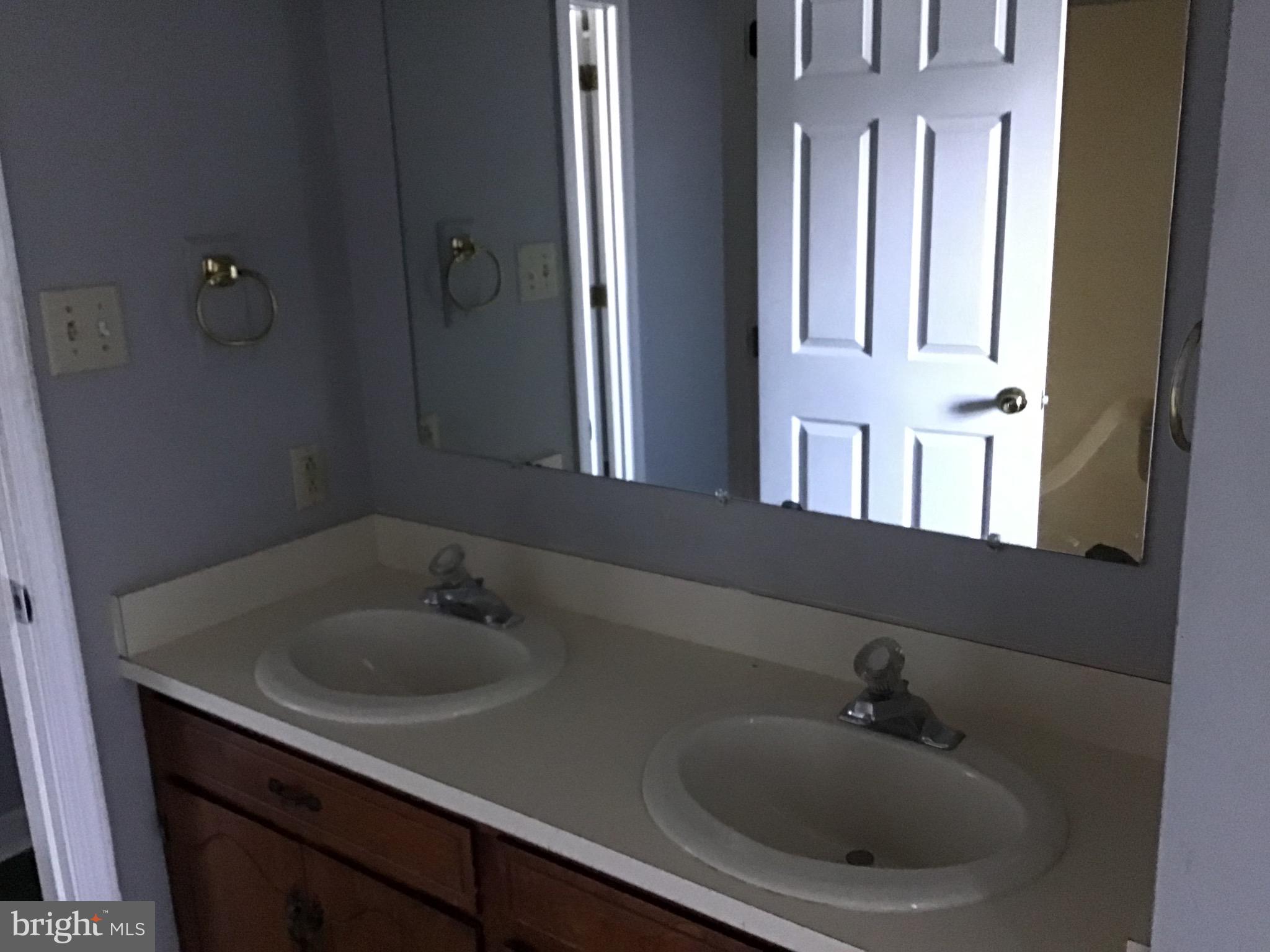 205 Ringgold Street Waynesboro, PA 17268 - Photo 8 of 18 main bath