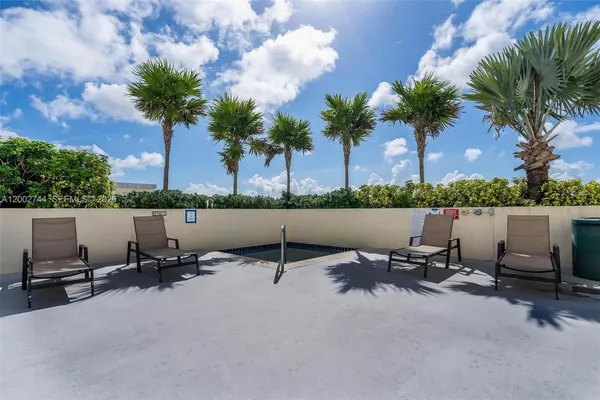 $2,400 | 7290 Southwest 90th Street, Unit 403, Miami, FL 33156
