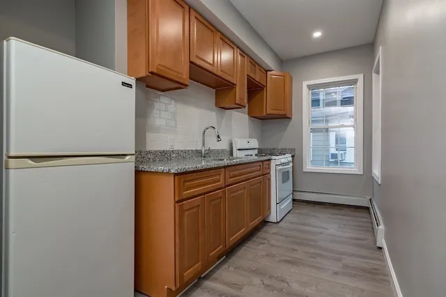 $1,800 | 296 Ames Street, Unit 2F, Lawrence, MA 01841