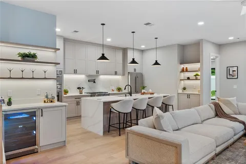 $1,335,000 | 925 Lake Emerald Drive, Orlando, FL 32806