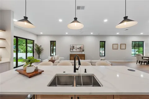 $1,335,000 | 925 Lake Emerald Drive, Orlando, FL 32806