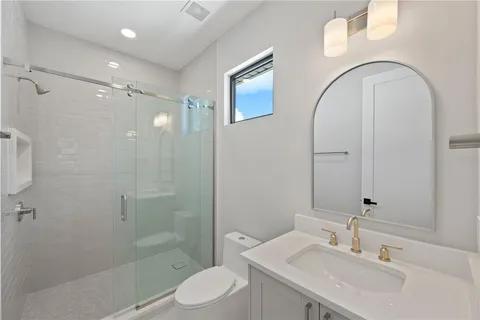 $1,335,000 | 925 Lake Emerald Drive, Orlando, FL 32806