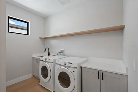 $1,335,000 | 925 Lake Emerald Drive, Orlando, FL 32806