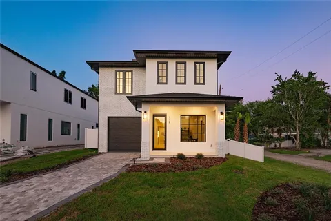 $1,335,000 | 925 Lake Emerald Drive, Orlando, FL 32806