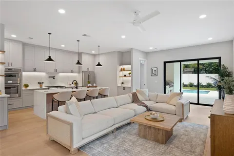 $1,335,000 | 925 Lake Emerald Drive, Orlando, FL 32806