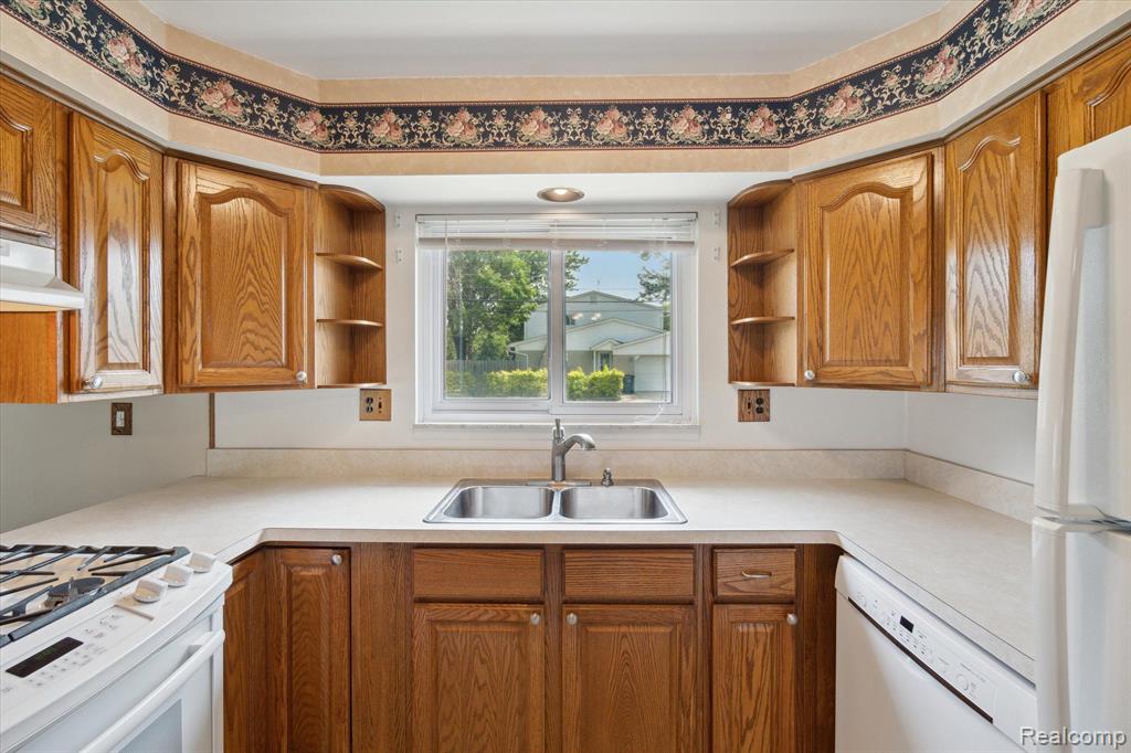 2697 Rhodes Drive Troy, MI 48083 - Photo 9 of 45 Gallery Image 9