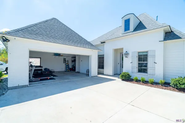 $364,500 | 550 Gadwell Drive, Baton Rouge, LA 70810
