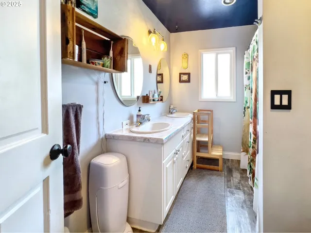 $430,000 | 17928 Webster Road, Gladstone, OR 97027