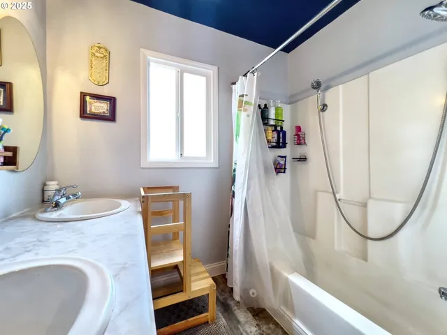 $430,000 | 17928 Webster Road, Gladstone, OR 97027