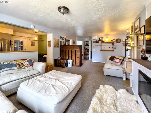 $430,000 | 17928 Webster Road, Gladstone, OR 97027