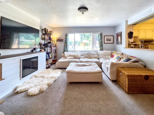 $430,000 | 17928 Webster Road, Gladstone, OR 97027