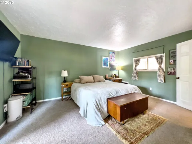 $430,000 | 17928 Webster Road, Gladstone, OR 97027