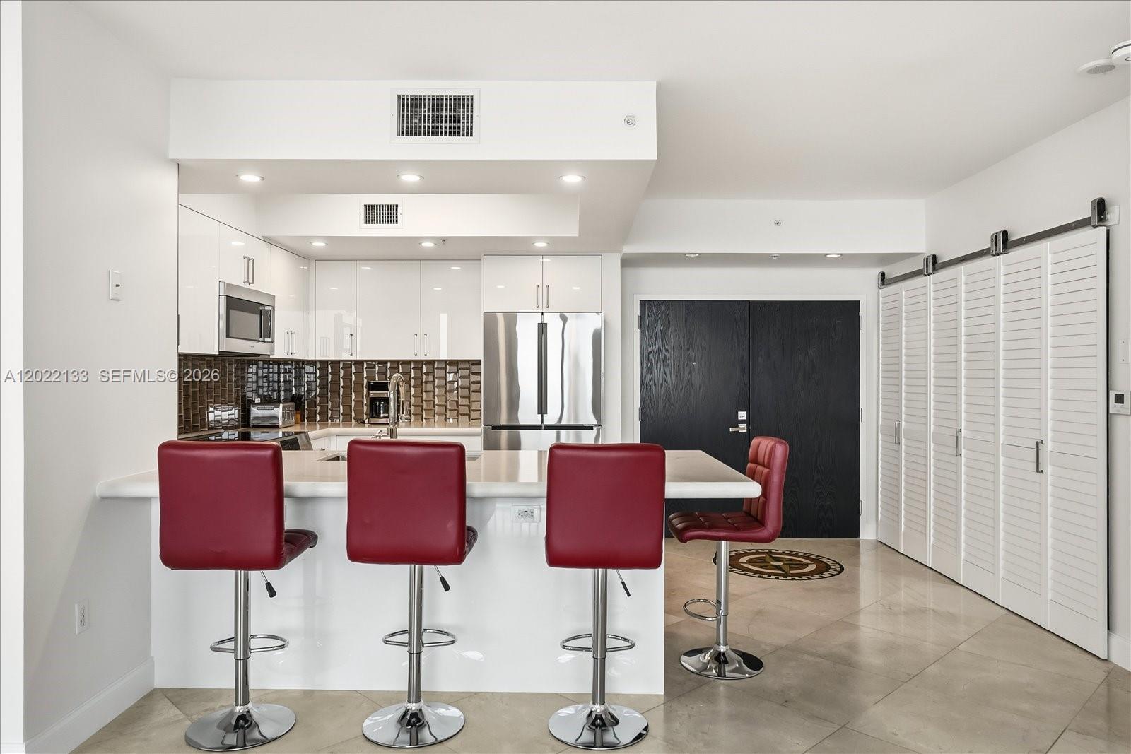 90 Alton Road, Unit PH3203 Miami Beach, FL 33139 - Photo 4 of 30