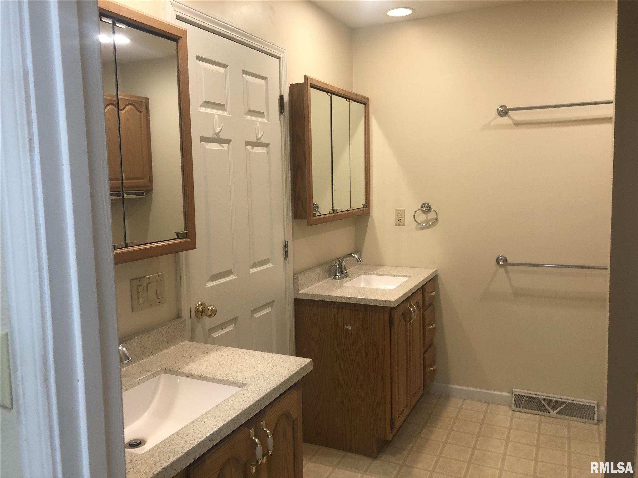 4105 Benjamin Drive Springfield, IL 62703 - Photo 14 of 24 Gallery Image 14