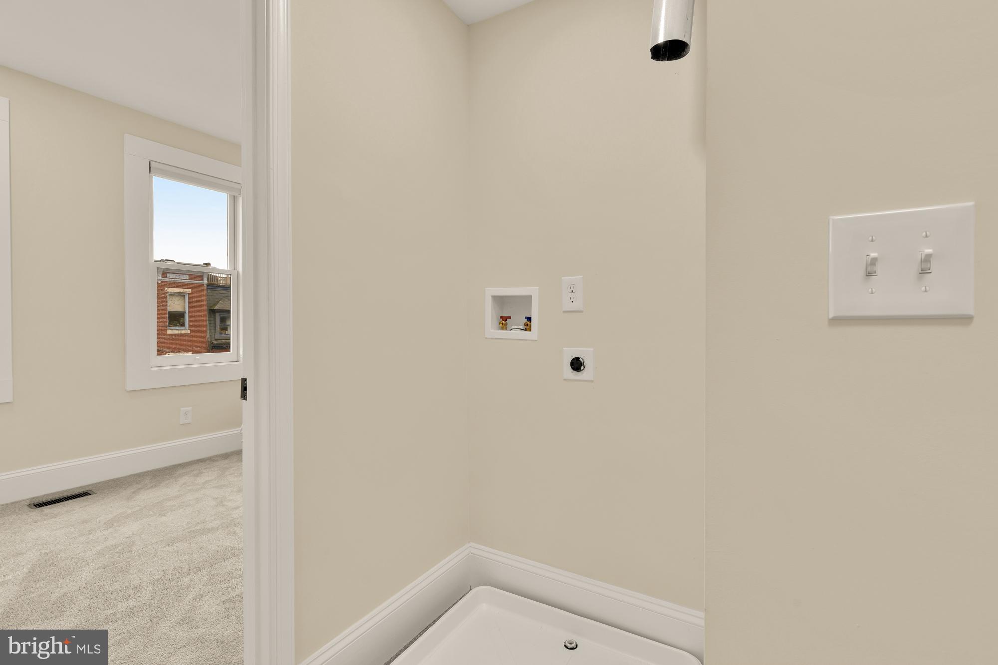 2208 East Baltimore Street Baltimore, MD 21231 - Photo 33 of 46 a small space with window