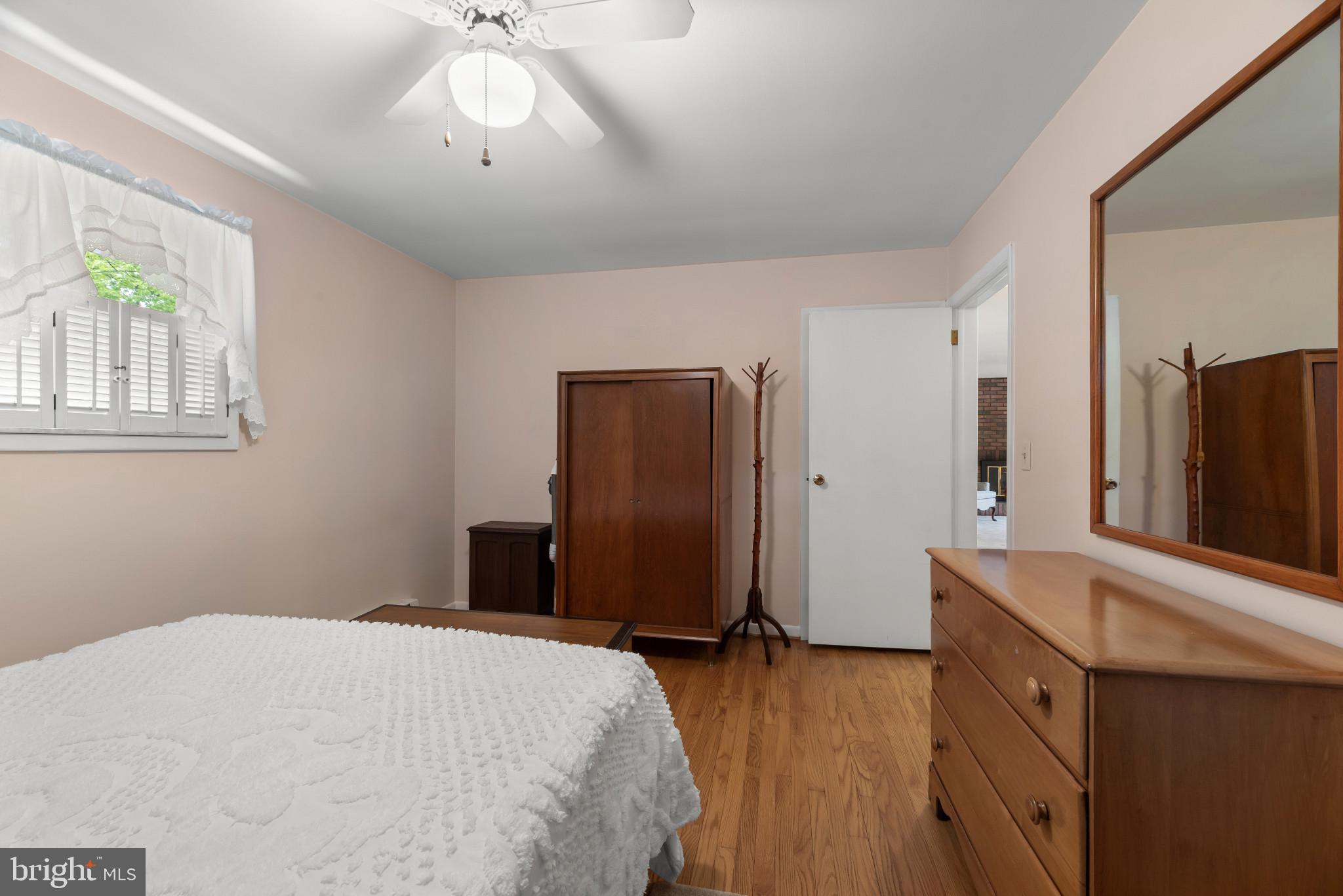 618 Fairmount Road Linthicum Heights, MD 21090 - Photo 17 of 35 Primary bedroom