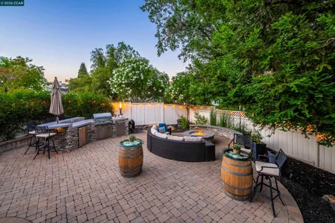 $3,095,000 | 70 Ridgecrest Court, Lafayette, CA 94549