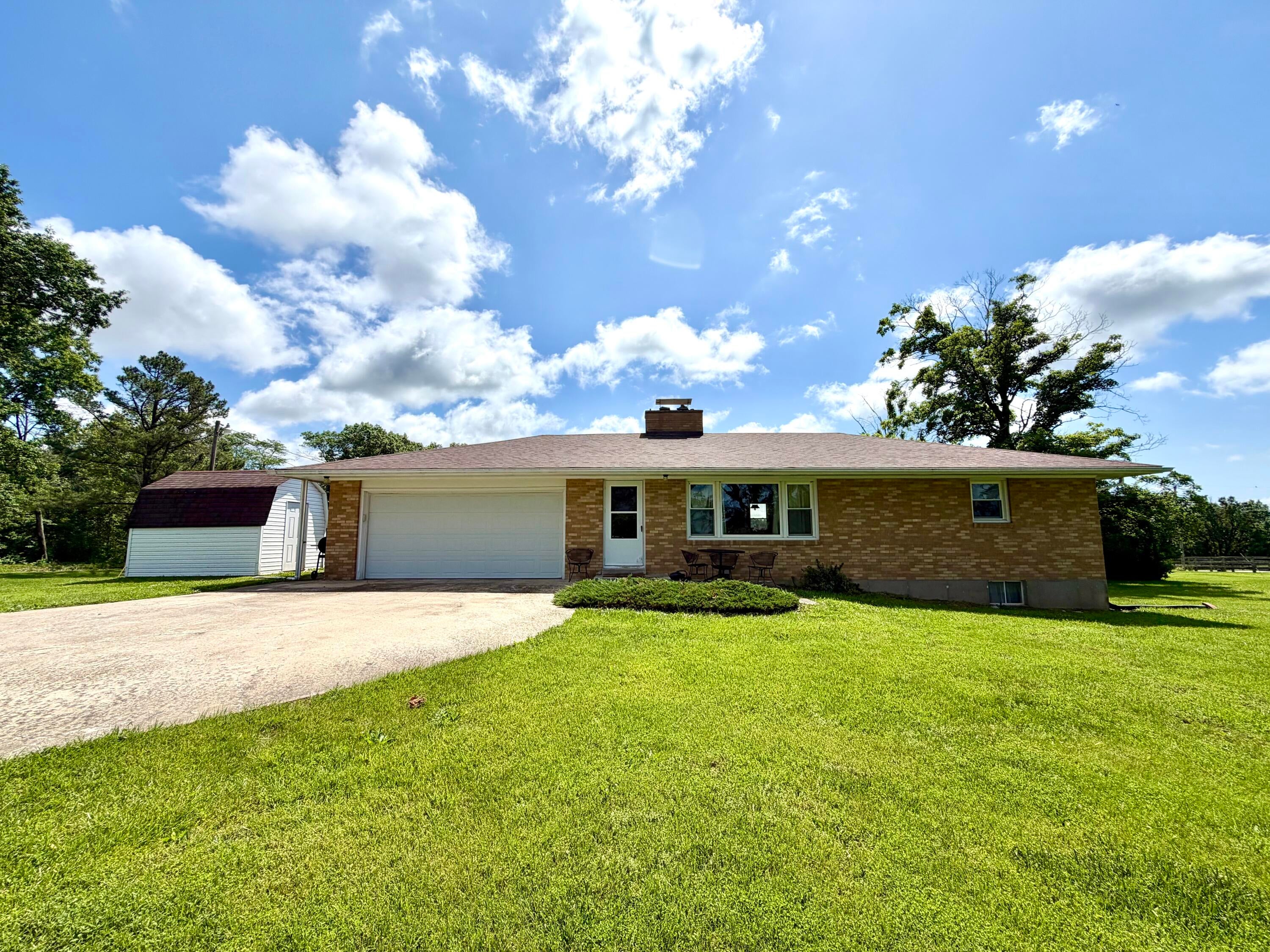 600 Canole Road Sturgeon, MO 65284 - Photo 2 of 26 IMG_1688