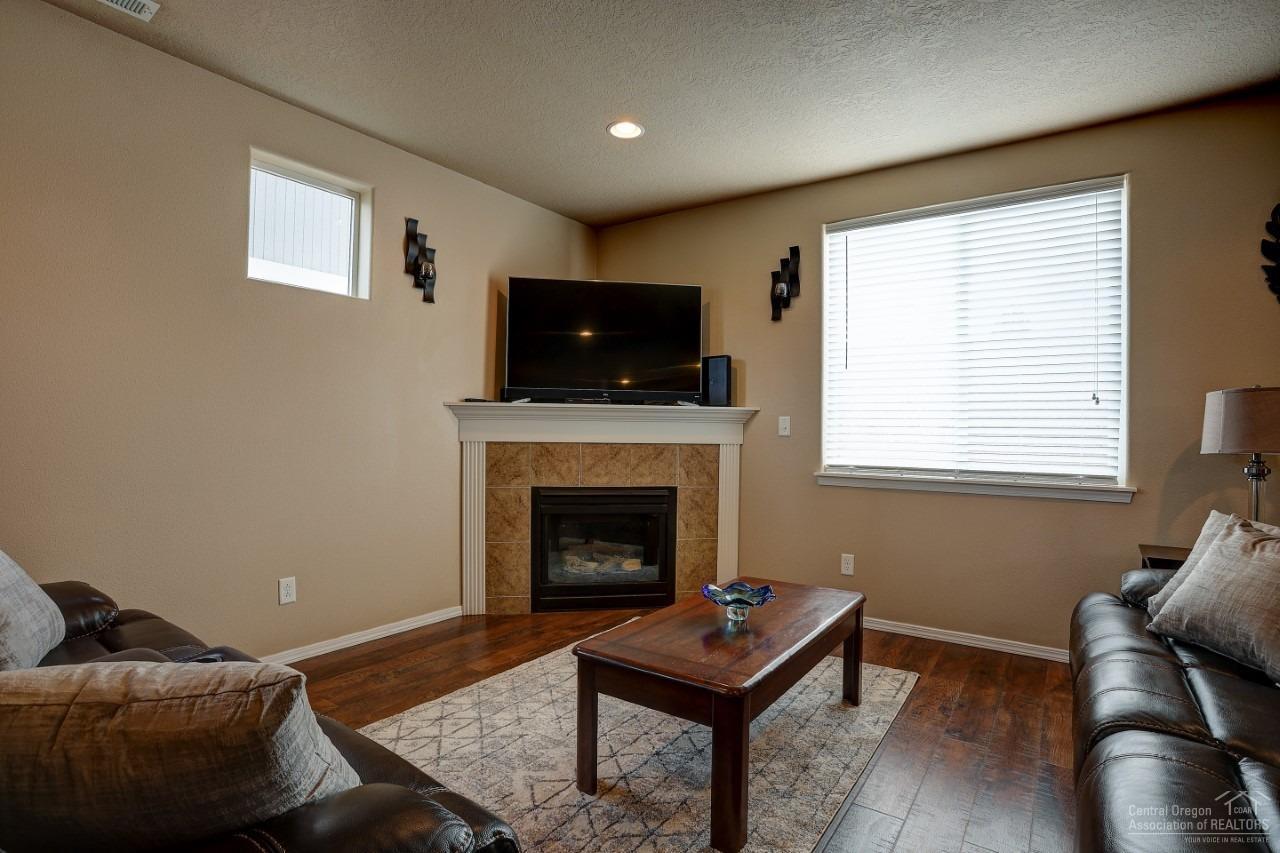 21193 Keyte Road Bend, OR 97701 - Photo 9 of 24 Gallery Image 9