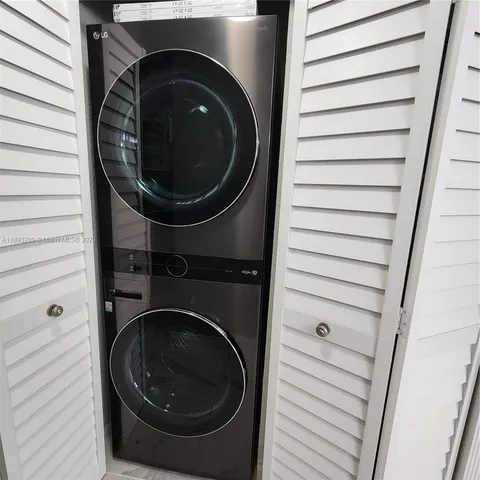 a close up view of a washer and dryer
