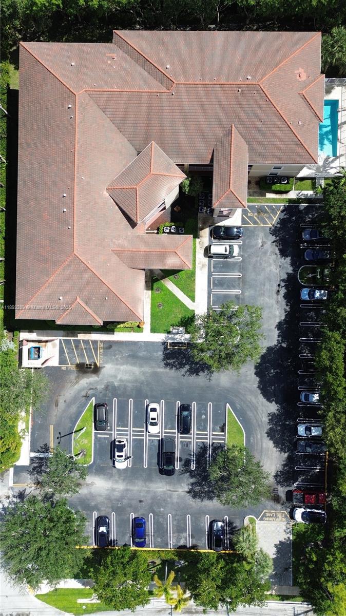 2941 Riverside Drive, Unit 102 Coral Springs, FL 33065 - Photo 35 of 37 an aerial view of a house with yard