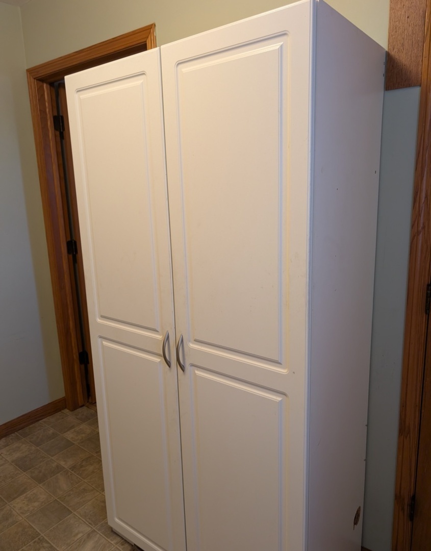 112 Wright Drive Utica, IL 61373 - Photo 13 of 30 a view of door