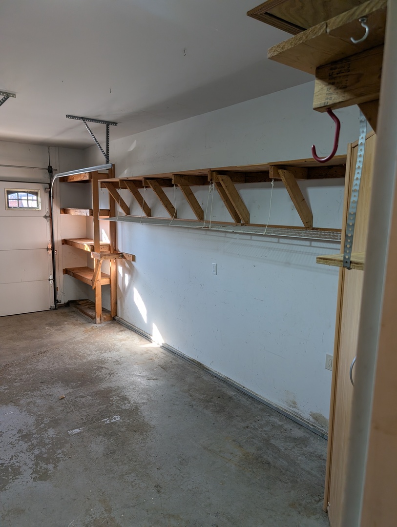 112 Wright Drive Utica, IL 61373 - Photo 16 of 30 a view of entryway