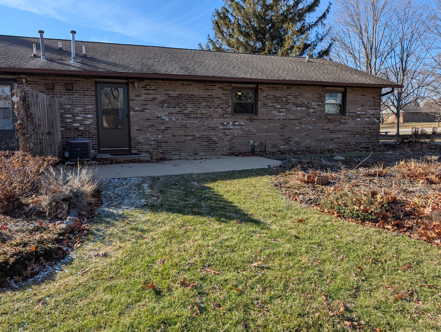 112 Wright Drive Utica, IL 61373 - Photo 24 of 30 a view of a backyard of the house