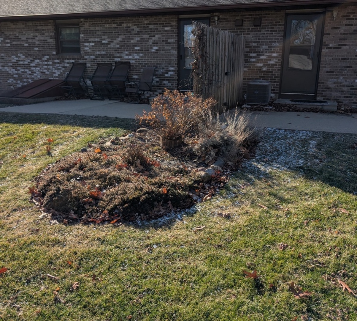 112 Wright Drive Utica, IL 61373 - Photo 25 of 30 a view of a yard with plants
